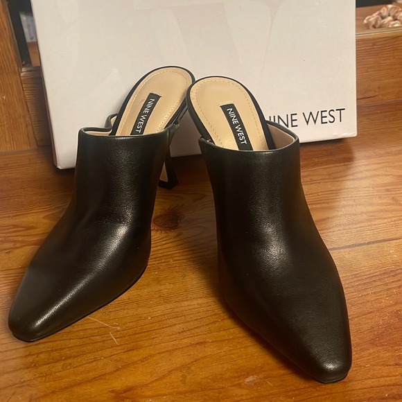 Nine West slip on heels - Picture 2 of 6